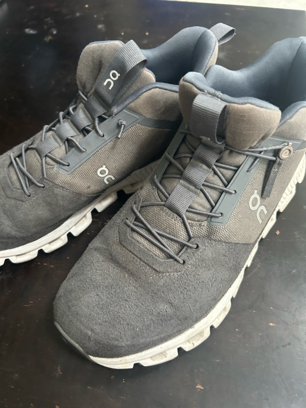 On Running Men’s Gray Athletic Trail Sneakers